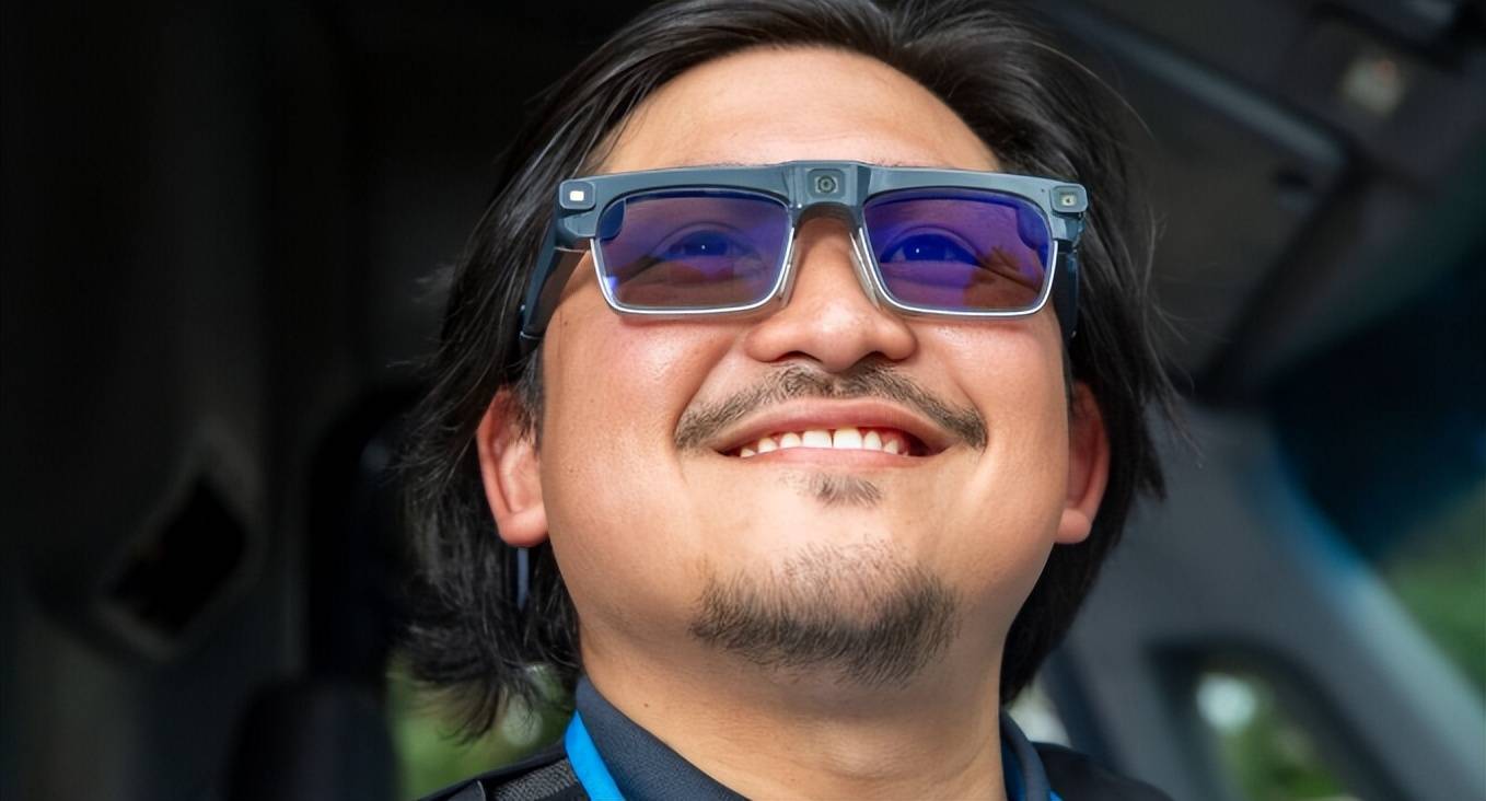 星微美全息加速AI+AR技术融合引领穿戴赛道!瓦利棋牌亚马逊“Amelia”智能眼镜登场三(图4) 星微美全息加速AI+AR技术融合引领穿戴赛道!瓦利棋牌亚马逊“Amelia”智能眼镜登场三(图4)